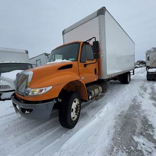 International 4300 26 ft Box Truck - 7 Speed Automatic, Roll up Door