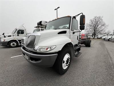 International 4300 Box Truck - 6 Speed Automatic