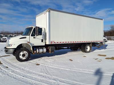 International 4300 26 ft Box Truck - 6 Speed Automatic, Roll up Door, Liftgate