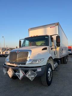International 4300 26 ft Box Truck - 280HP, 6 Speed Automatic, Roll up Door, Liftgate