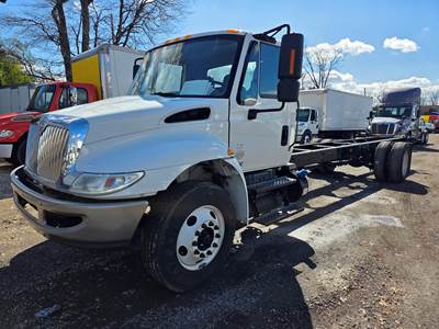 International 4300 Box Truck - 240HP, 6 Speed Automatic