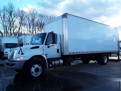 International 4300 26 ft Box Truck - 7 Speed Automatic, Roll up Door, Liftgate