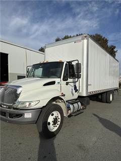 International 4300 26 ft Box Truck - 6 Speed Automatic, Roll up Door, Liftgate