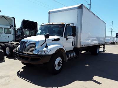 International 4300 26 ft Box Truck - 240HP, 7 Speed Automatic, Tri-Fold Door, Liftgate