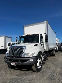 International 4300 26 ft Box Truck - 6 Speed Automatic, Roll up Door, Liftgate