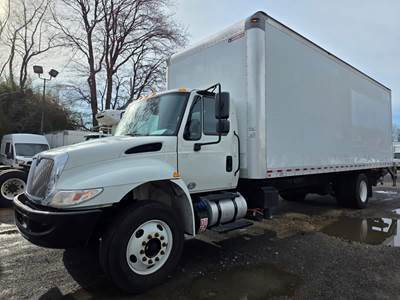 International 4300 26 ft Box Truck - 240HP, 6 Speed Automatic, Roll up Door, Liftgate