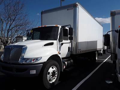 International 4300 26 ft Box Truck - 250HP, 6 Speed Automatic, Roll up Door