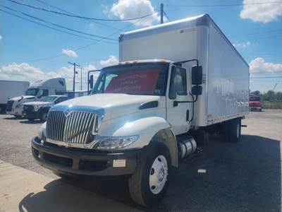 International 4300 26 ft Box Truck - 240HP, 6 Speed Automatic, Swing Door