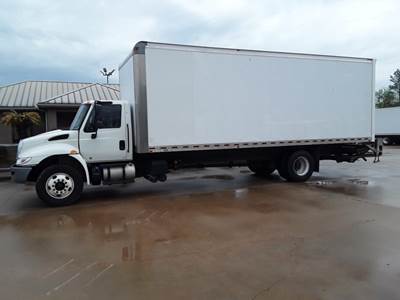 International 4300 26 ft Box Truck - 240HP, 6 Speed Automatic, Roll up Door, Liftgate