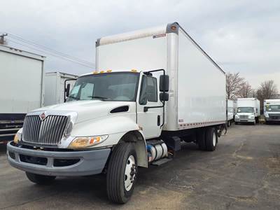 International 4300 26 ft Box Truck - 6 Speed Automatic, Roll up Door, Liftgate