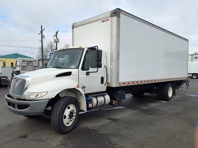 International 4300 26 ft Box Truck - 240HP, 6 Speed Automatic, Roll up Door, Liftgate