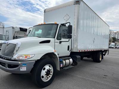 International 4300 26 ft Box Truck - 6 Speed Automatic, Roll up Door, Liftgate