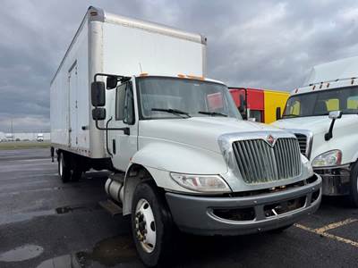 International 4300 26 ft Box Truck - 240HP, 7 Speed Automatic, Roll up Door, Liftgate