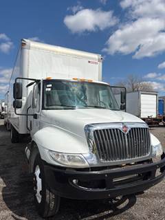International 4300 26 ft Box Truck - 240HP, 6 Speed Automatic, Swing Door
