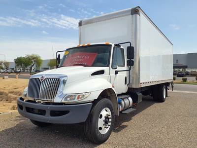 International 4300 26 ft Box Truck - 6 Speed Automatic, Roll up Door, Liftgate