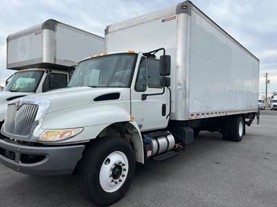 International 4300 26 ft Box Truck - 250HP, 6 Speed Automatic, Roll up Door, Liftgate