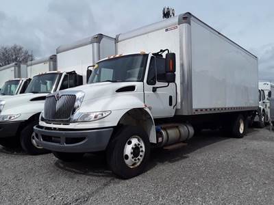 International 4300 24 ft Box Truck - 260HP, 6 Speed Automatic, Roll up Door, Liftgate