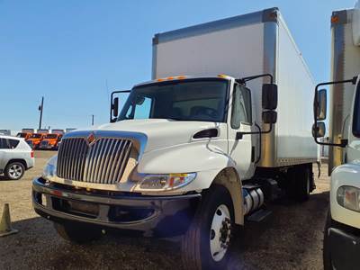 International 4300 26 ft Box Truck - 6 Speed Automatic, Roll up Door, Liftgate