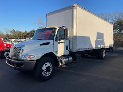 International 4300 26 ft Box Truck - 240HP, 6 Speed Automatic, Roll up Door, Liftgate