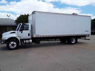 International 4300 26 ft Box Truck - 240HP, 6 Speed Automatic, Swing Door