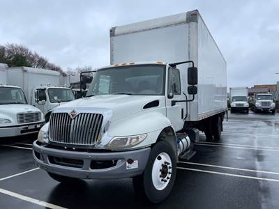 International 4300 26 ft Box Truck - 250HP, 6 Speed Automatic, Roll up Door, Liftgate