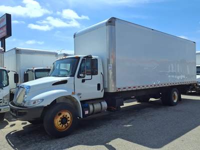 International 4300 26 ft Box Truck - 240HP, 7 Speed Automatic, Roll up Door, Liftgate