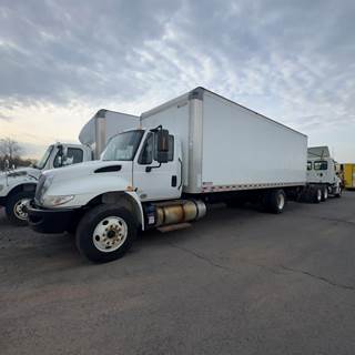 International 4300 26 ft Box Truck - 250HP, 7 Speed Automatic, Roll up Door, Liftgate