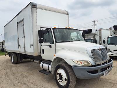 International 4300 26 ft Box Truck - 240HP, 6 Speed Automatic, Roll up Door, Liftgate