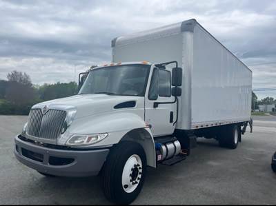 International 4300 26 ft Box Truck - 6 Speed Automatic, Roll up Door, Liftgate