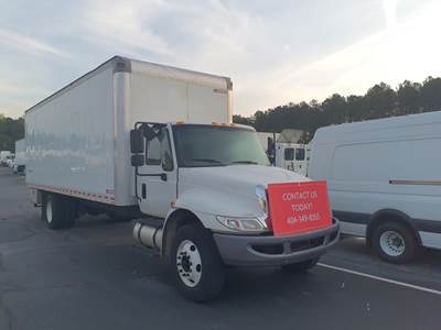 International 4300 26 ft Box Truck - 240HP, 6 Speed Automatic, Swing Door
