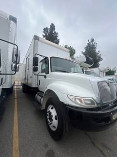International 4300 26 ft Box Truck - 240HP, 6 Speed Automatic, Roll up Door, Liftgate