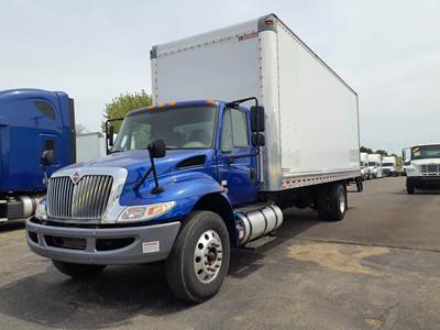 International 4300 26 ft Box Truck - 220HP, 6 Speed Automatic, Swing Door