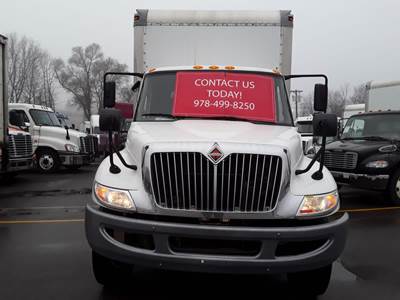 International 4300 26 ft Box Truck - 240HP, 7 Speed Automatic, Roll up Door, Liftgate