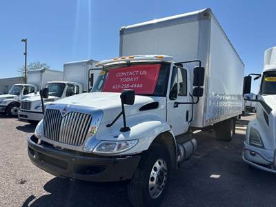 International 4300 26 ft Box Truck - 6 Speed Automatic, Roll up Door
