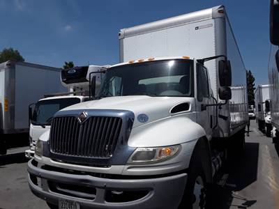 International 4300 26 ft Box Truck - 250HP, 6 Speed Automatic, Roll up Door, Liftgate