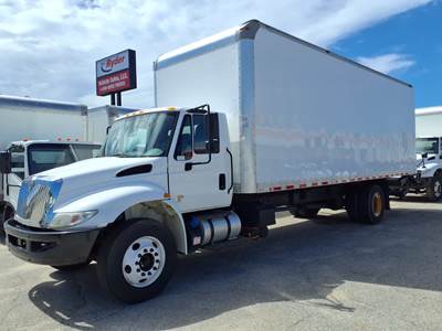 International 4300 26 ft Box Truck - 240HP, 7 Speed Automatic, Roll up Door, Liftgate