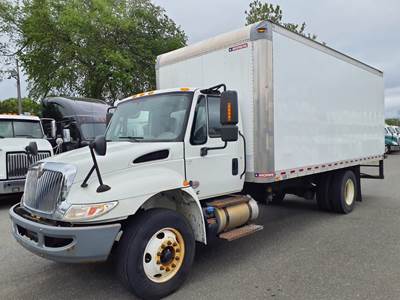 International 4300 20 ft Box Truck - 240HP, 7 Speed Automatic, Roll up Door