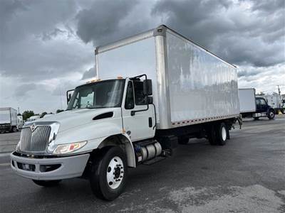 International 4300 26 ft Box Truck - 240HP, 7 Speed Automatic, Roll up Door, Liftgate