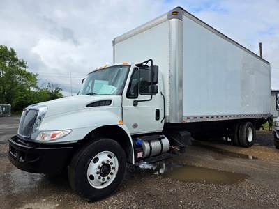 International 4300 26 ft Box Truck - 240HP, 6 Speed Automatic, Roll up Door, Liftgate