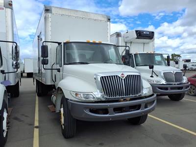 International 4300 26 ft Box Truck - 240HP, 6 Speed Automatic, Roll up Door, Liftgate