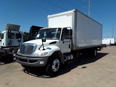 International 4300 26 ft Box Truck - 240HP, 7 Speed Automatic, Roll up Door, Liftgate