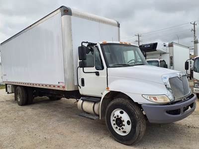 International 4300 26 ft Box Truck - 240HP, 6 Speed Automatic, Swing Door