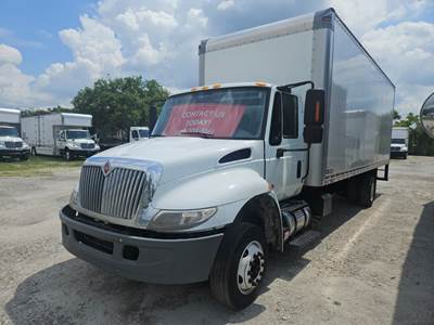 International 4300 24 ft Box Truck - 240HP, 6 Speed Automatic, Roll up Door