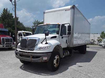 International 4300 26 ft Box Truck - 240HP, 6 Speed Automatic, Roll up Door