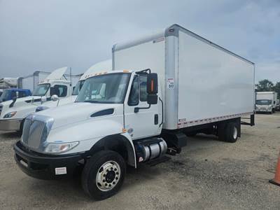 International 4300 24 ft Box Truck - 240HP, 6 Speed Automatic, Roll up Door