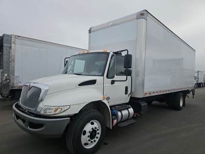 International 4300 26 ft Box Truck - 240HP, 6 Speed Automatic, Roll up Door, Liftgate