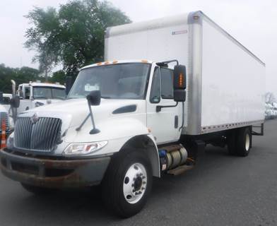 International 4300 24 ft Box Truck - 240HP, 7 Speed Automatic, Roll up Door