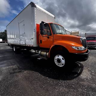 International 4300 26 ft Box Truck - 240HP, 7 Speed Automatic, Roll up Door, Liftgate