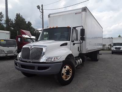 International 4300 26 ft Box Truck - 240HP, 6 Speed Automatic, Swing Door