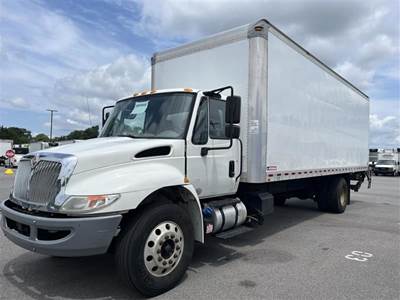 International 4300 26 ft Box Truck - 240HP, 6 Speed Automatic, Roll up Door, Liftgate